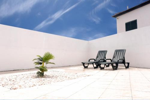 Ponta Delgada House | Magnólia - Casa com dois quartos junto ao mar - Renovada em 2023