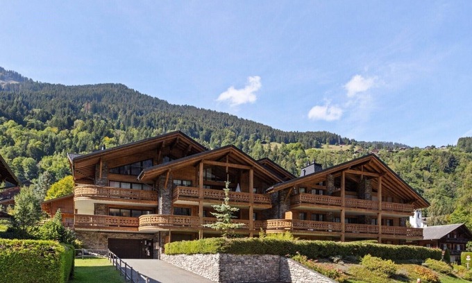 Champery Apartment | Magnificent apartment with jacuzzi at the foot of the Champéy gondola - By Mrs Miggins