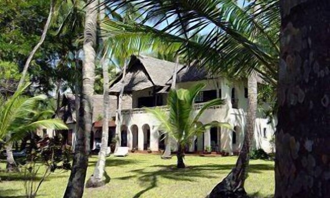 Msambweni Villa | Magnificent Beachfront House with Private Pool in Tropical Gardens
