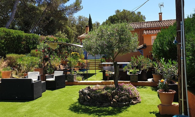 Grambois Villa | Magnificent Gîtes 8 people Luberon Provence