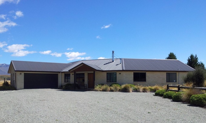 Twizel House | Magnificent Ostler