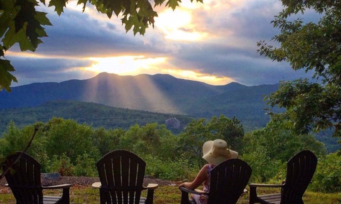 Madison House | Magnificent panoramic view of the mountain range! Best sunsets, sleeps 11!