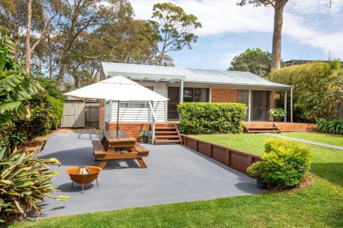Erowal Bay House | Magnolia Cottage - Pet Friendly - 5 Mins Drive to Hyams Beach
