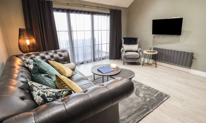 Hull Cottage | MAGNOLIA, pet friendly, with hot tub in Willerby