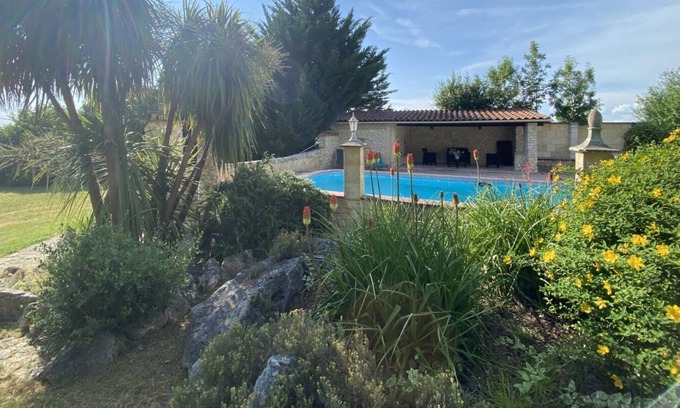 Anthe House | Maison à la Campagne Situé Proche du Quercy ,jardin et Piscine Privés
