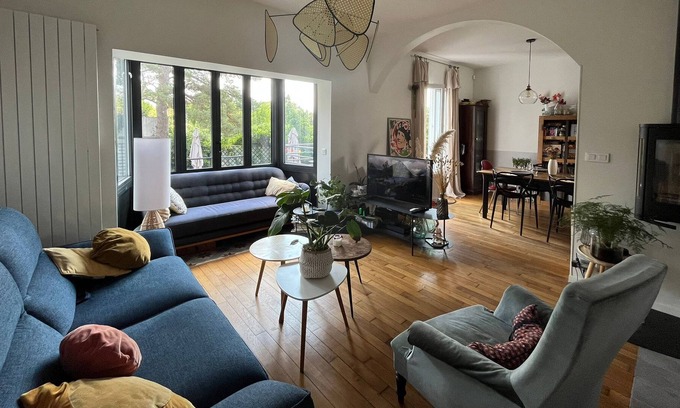 Sucy-en-Brie House | Maison Chaleureuse Avec Jacuzzi à Proximité de la Forêt