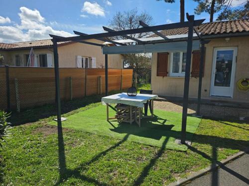Gujan-Mestras House | Maison familiale avec jardin, proche Dune du Pyla - 3 chambres - TV, WiFi, parking - FR-1-319-536