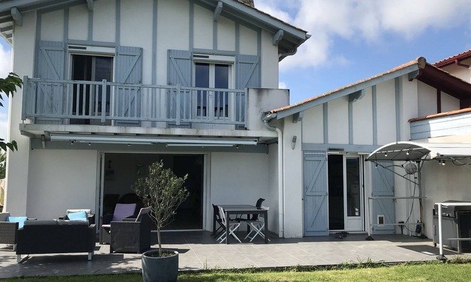 Ahetze House | Maison Familiale vue Montagne