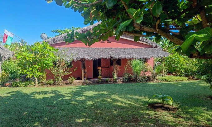 Ambondrona House | Maison Karibou