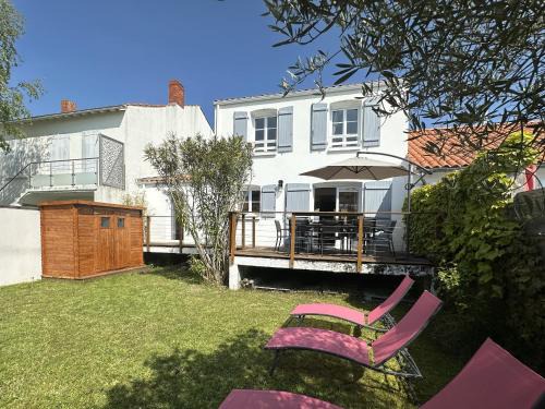 La Tranche-sur-Mer House | Maison rénovée proche plage et centre-ville, 8 pers, 4 ch, jardin, terrasse, wifi, équipements bébé - FR-1-194-287