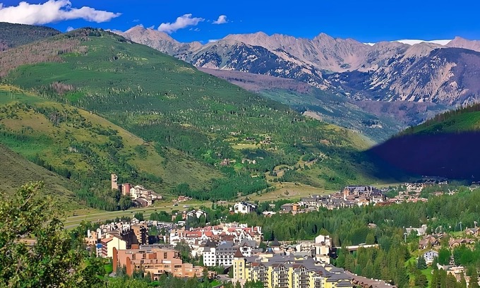 Vail Hotel | Majestic Views Everywhere! Lovely Mountain View, Hot Tub, Near Gondola One!