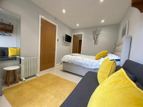 Holmbridge Apartment | Malkin Wood Studio - 15 min walk to Holmfirth centre