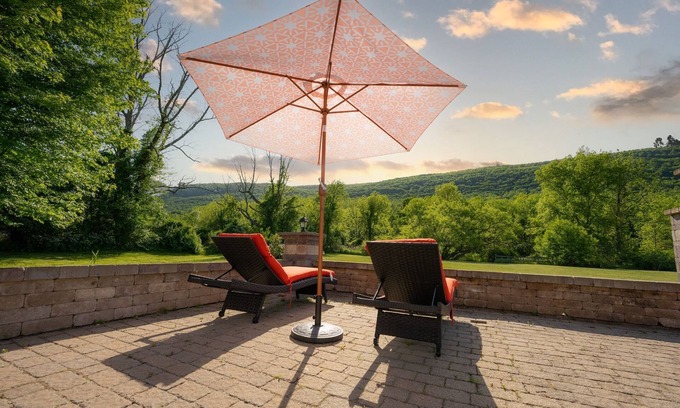 Highland Mills Villa | Malkita Aria: Mountainview Escape with Postcard-Perfect Scenery