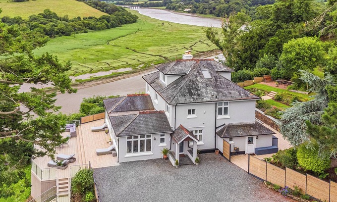 Westleigh House | MALLACLEAVE HOUSE, pet friendly, luxury holiday cottage in Bideford