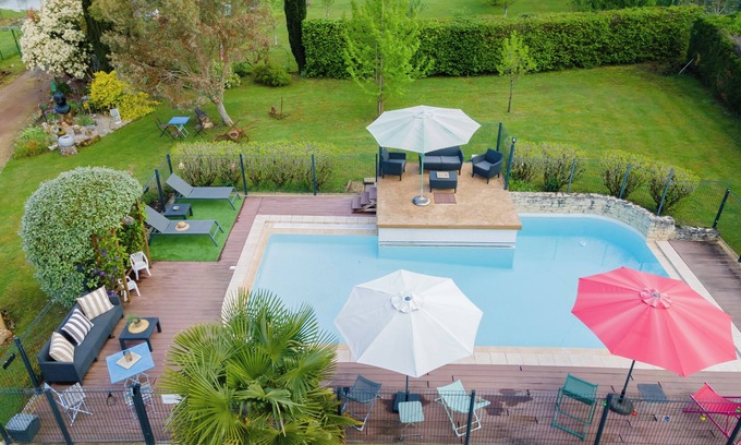Saint-Julien-de-Lampon House | Maloan – Air-Conditioned House with Private Pool & Outdoor Kitchen in Dordogne