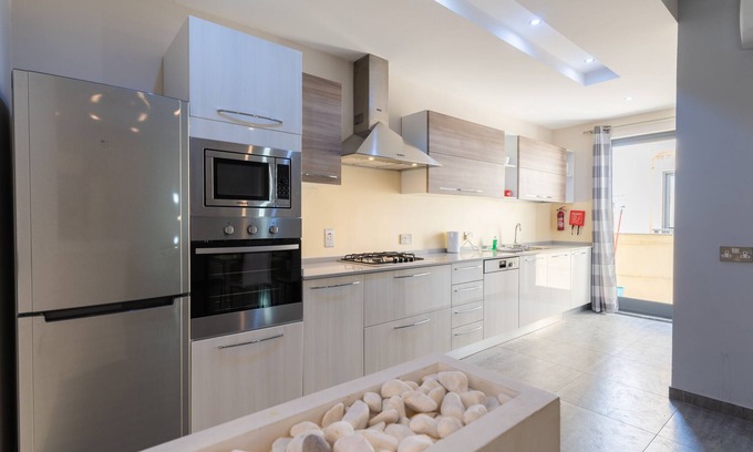 Bugibba Apartment | Malta's Gateway