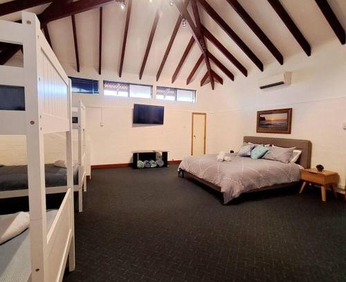 Mandurah House | Mandurah Family Resort Bunkhouse