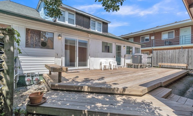 Willoughby Spit Cottage | Manor and Mutts #1 (4-Bedroom Cottage) - Pets Allowed by RedAwning