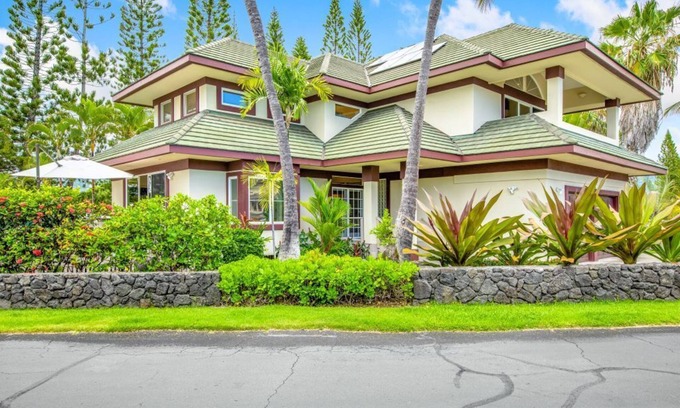 Kailua-Kona House | Manta Ray Manor - Oceanfront Gated Community, short walk to beach and town.