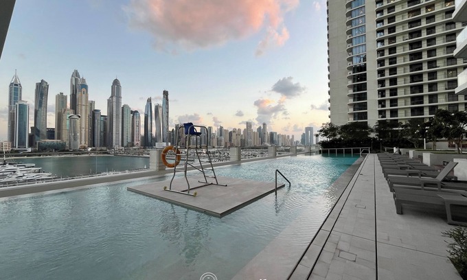 Dubai Marina Apartment | Manzil - Stylish 1BR in Emaar Beachfront