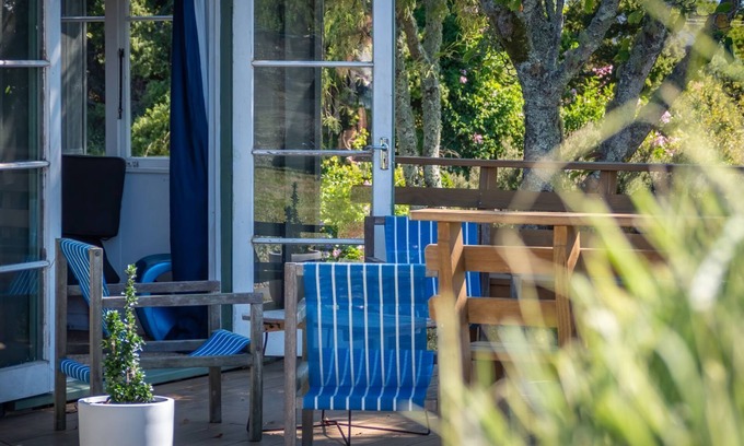 Mapua Cottage | Maple Durham Cottage close to Mapua Village with rural views and cottage garden
