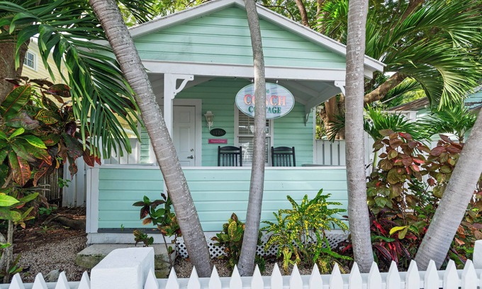 Old Town Cottage | ~MARGARITA COTTAGE~ Bask in sunshine and lounge by your pool in paradise.
