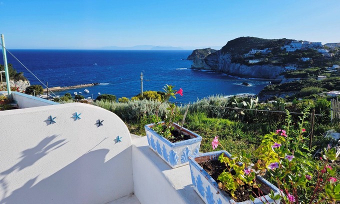 Le Forna House | Maridea Ponza - Acquamarina studio apartment, romantic retreat with sea view