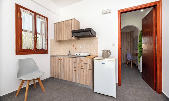 Perivolos Apartment | Marina's studios
