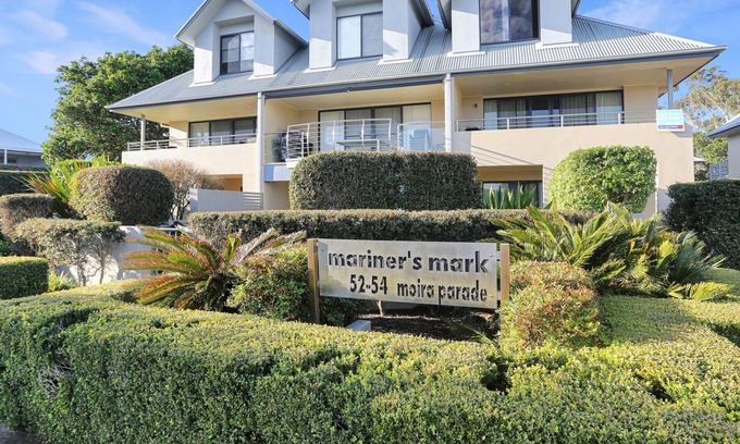 Hawks Nest House | Mariners Mark 1 - panoramic views of the Myall River