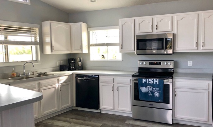 St. Augustine House | Marsh Views Surround, Water Activities Abound at Cozy Home 10 mins from St. Aug