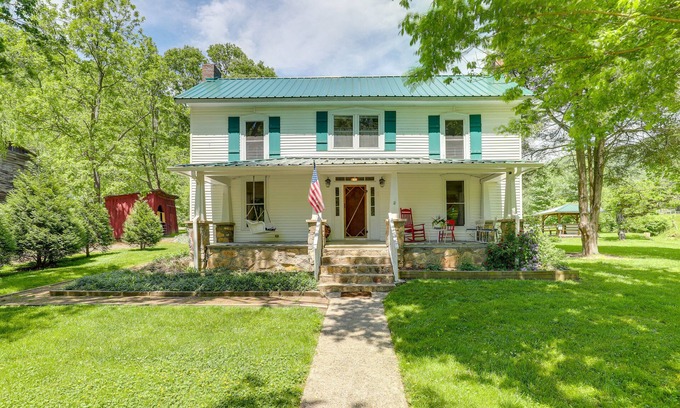 Marshall Cottage | Marshall Cottage on 1895 Tobacco Farm w/Hot Tub!