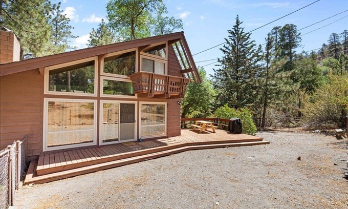 Wrightwood House | Marvelous Quiet 2BR Cabin in Wrightwood Mountain