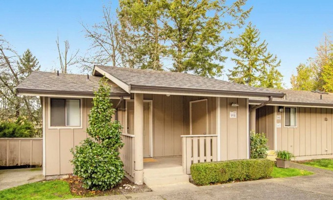 Poulsbo House | Marvelous townhome close to major employers in Poulsbo WA