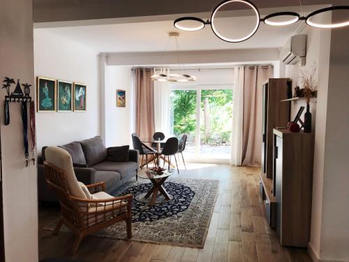 Les Deveses Apartment | Mary's house