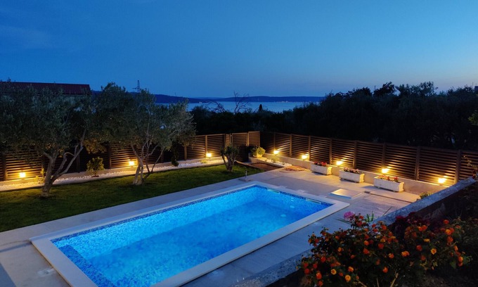 Kastel Sucurac Apartment | Mary - Spacious apartment + private pool, garden