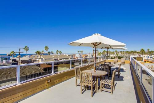 South Mission Beach House | Massive Beach Home with Ocean View & Amazing Rooftop