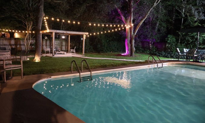 Lake Mary House | Mayfair Forrest Retreat !nCome and Enjoy our Clean and Spacious home sleeps 18!