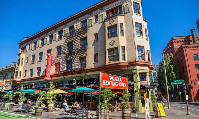 Downtown Portland Hotel | McMenamins Crystal Hotel