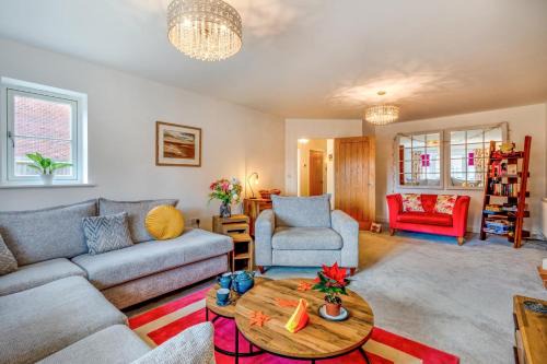 Holt House | Meadow View - Holt