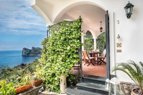 Marina del Cantone Apartment | Medusa And The Seahorse Villa