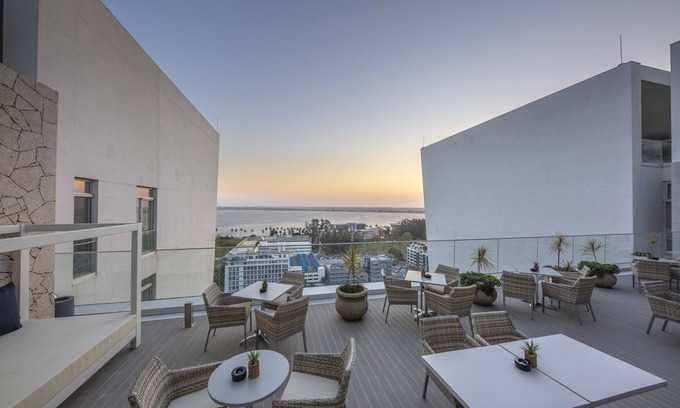 Central C Hotel | Melia Maputo Sky