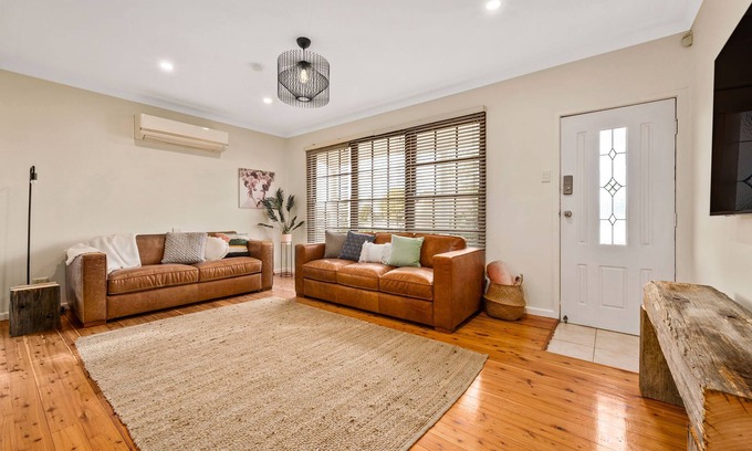 Cessnock House | Memories On Mount View, Cosy Wood Fire, Big Games Room, Netflix.