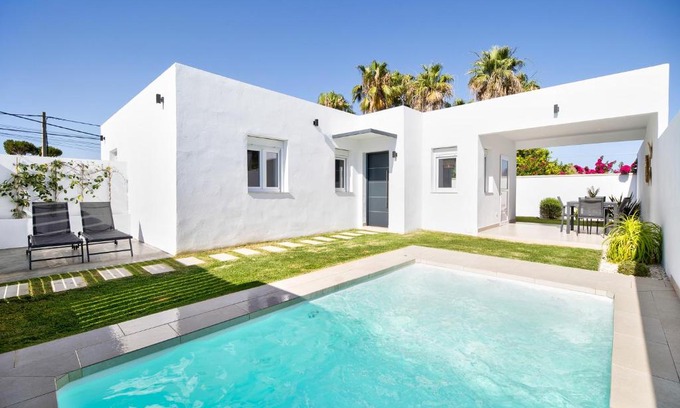Chiclana de la Frontera House | Meraki3-Picina cubierta climatizada