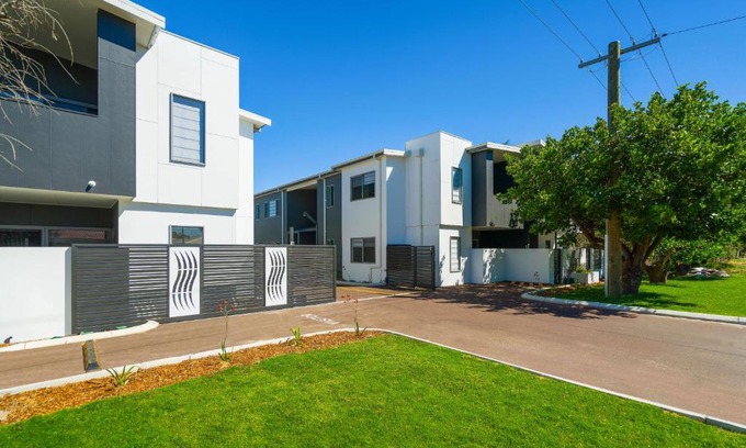 Kelmscott Apartment | Merrifield Suites - RELAXING AFFORDABLE CHOICE