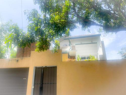 Thalapathpitiya House | Mervins & Indus Residence