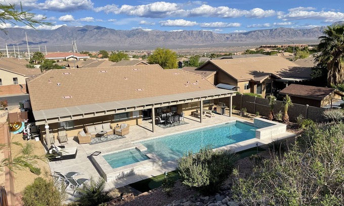 Mesquite House | Mesquite Oasis Pool and Spa!