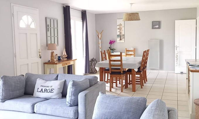 Lege-Cap-Ferret House | Meublé de tourisme 3 *, terrace and fenced garden.
