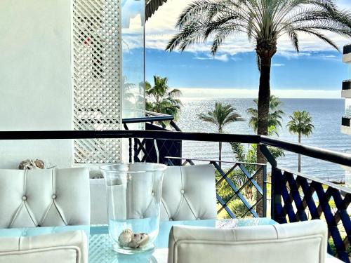 Sitio de Calahonda Apartment | MI CAPRICHO 3-5 BEACHFRONT- Apartment with sea views in Costa del Sol