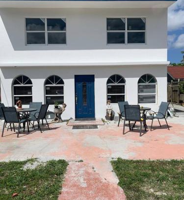 Allapattah House | Miami Duplex Getaway With Mia Airport Transfer