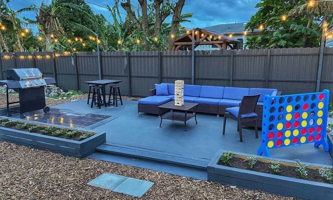 Pinewood House | Miami Escape Near Beach & Nightlife with King Suite and Outdoor Oasis